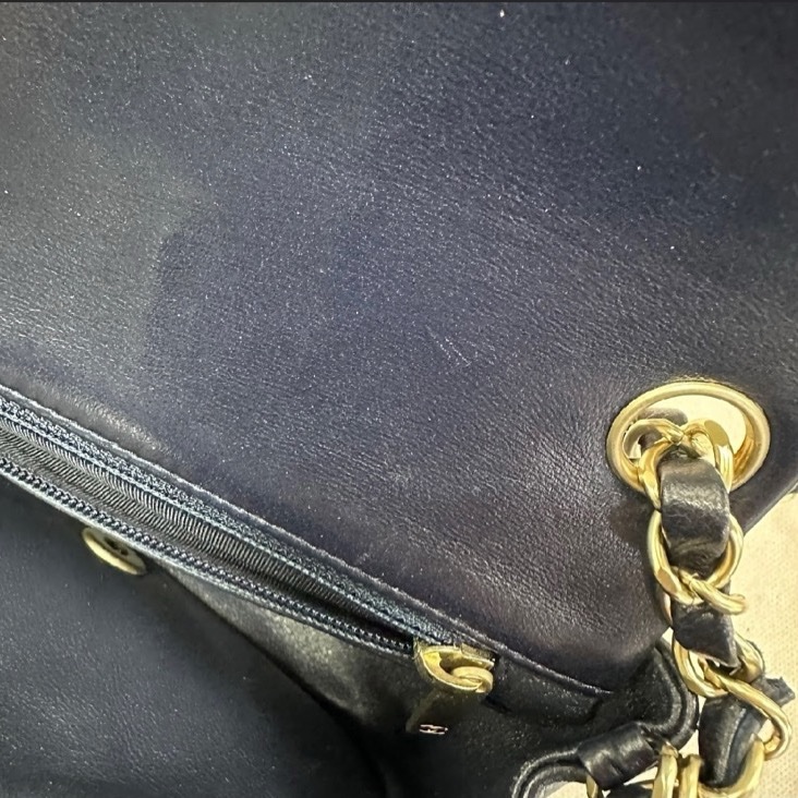 Chanel買到賺到熱門款質感羊皮方胖深藍色近黑香檳色五金-27