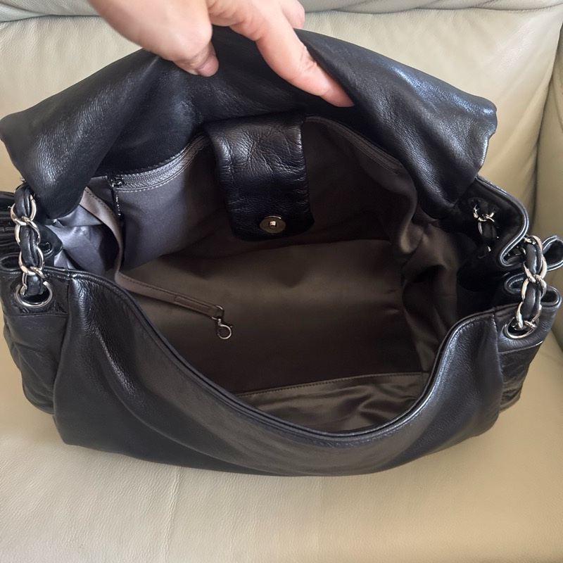 香奈兒銀扣黑色大包-8