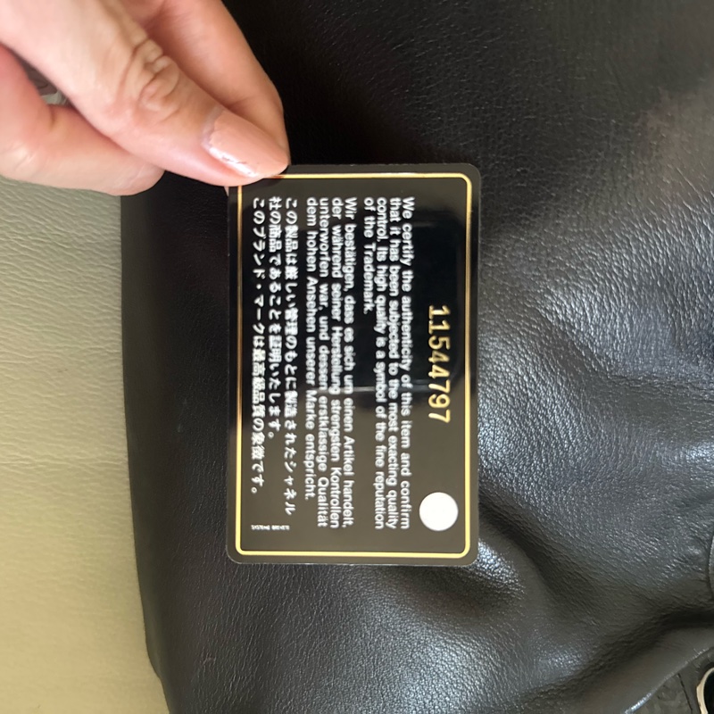 香奈兒銀扣黑色大包-11