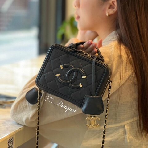 chanel vanity case黑金粒紋牛皮大C logo化妝箱小號鏈包17cm