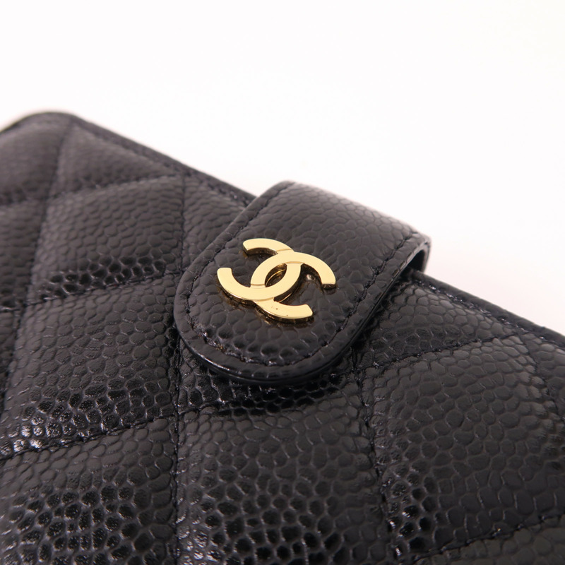 CHANEL 牛皮皮革Fold Wallet金扣錢包-9