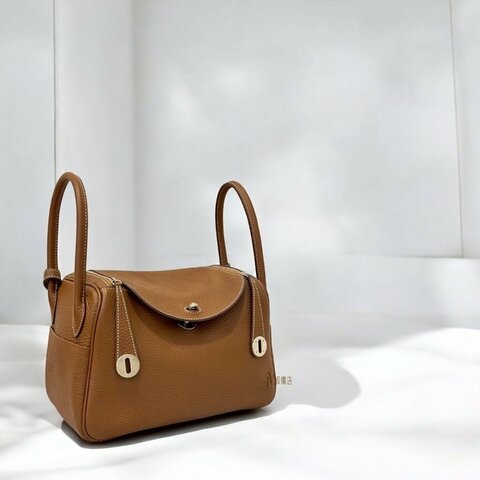 HERMES 37金棕銀釦TC皮 LINDY 26