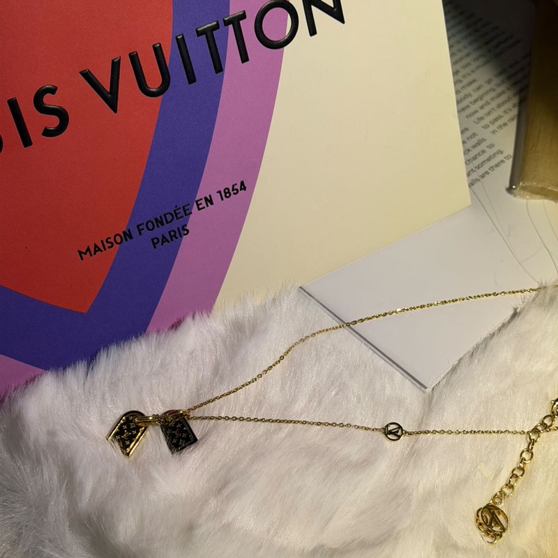 LV迷你行李吊牌墜飾項鍊-1