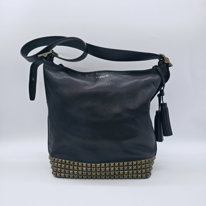 COACH 經典LOGO黃銅做舊鉚釘牛皮 斜背包 單肩包｜26413-0