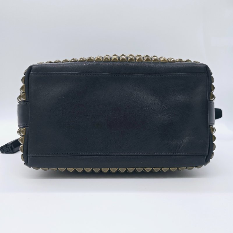 COACH 經典LOGO黃銅做舊鉚釘牛皮 斜背包 單肩包｜26413-3