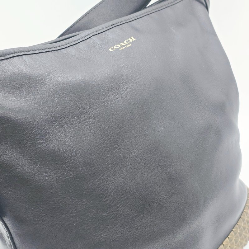 COACH 經典LOGO黃銅做舊鉚釘牛皮 斜背包 單肩包｜26413-5