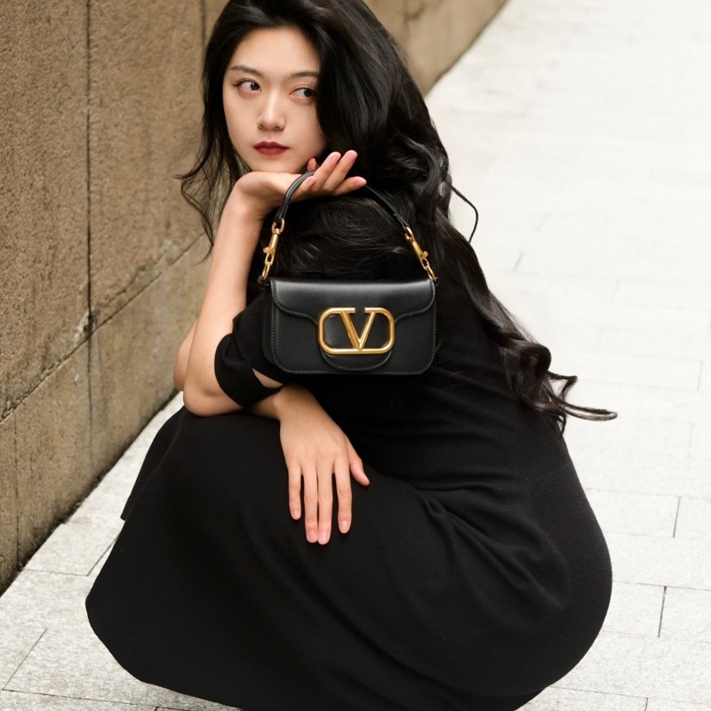Valentino華倫天奴 Locò VLogo磁扣開合 可拆卸鎖扣鏈條 小牛皮 法棍包 迷你 女款 黑色-5