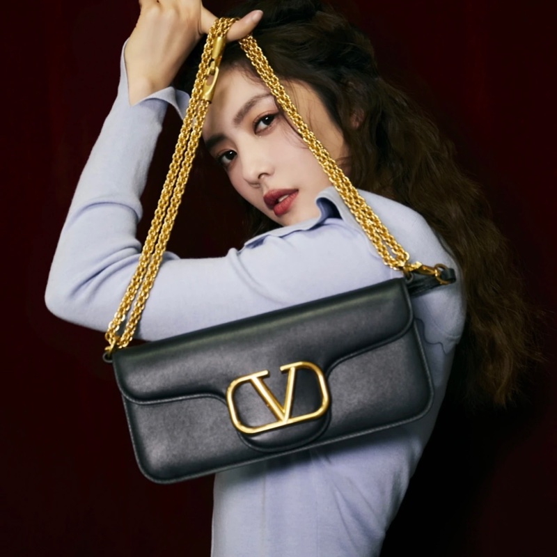 Valentino華倫天奴 Locò Vlogo磁扣開合 可拆卸鎖扣鏈條 小牛皮 法棍包 小號-1