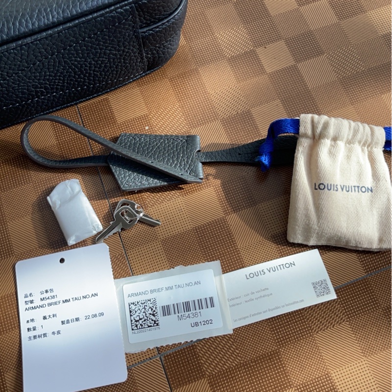 Lv 男士公事包 全新 專櫃售價$171000-9