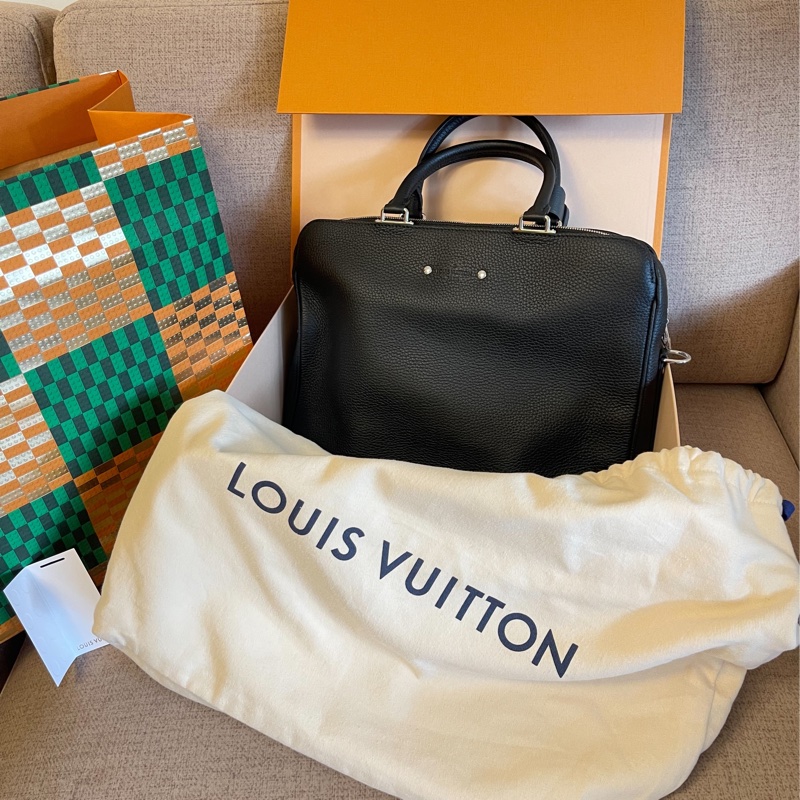 Lv 男士公事包 全新 專櫃售價$171000-10