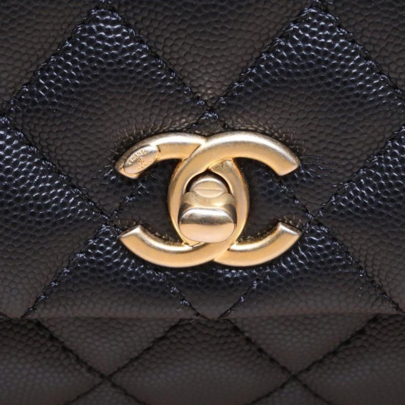 CHANEL(香奈兒) Coco Handle 小號 24cm 黑色 荔枝 28開 金扣 蜥蜴壓紋手柄-5