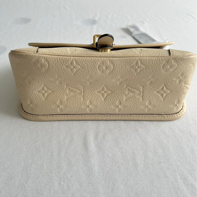 LV奶白色全皮法棍包，尺寸15924cm，專櫃正品MD6515-4