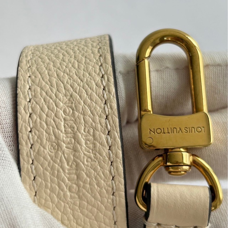 LV奶白色全皮法棍包，尺寸15924cm，專櫃正品MD6515-8