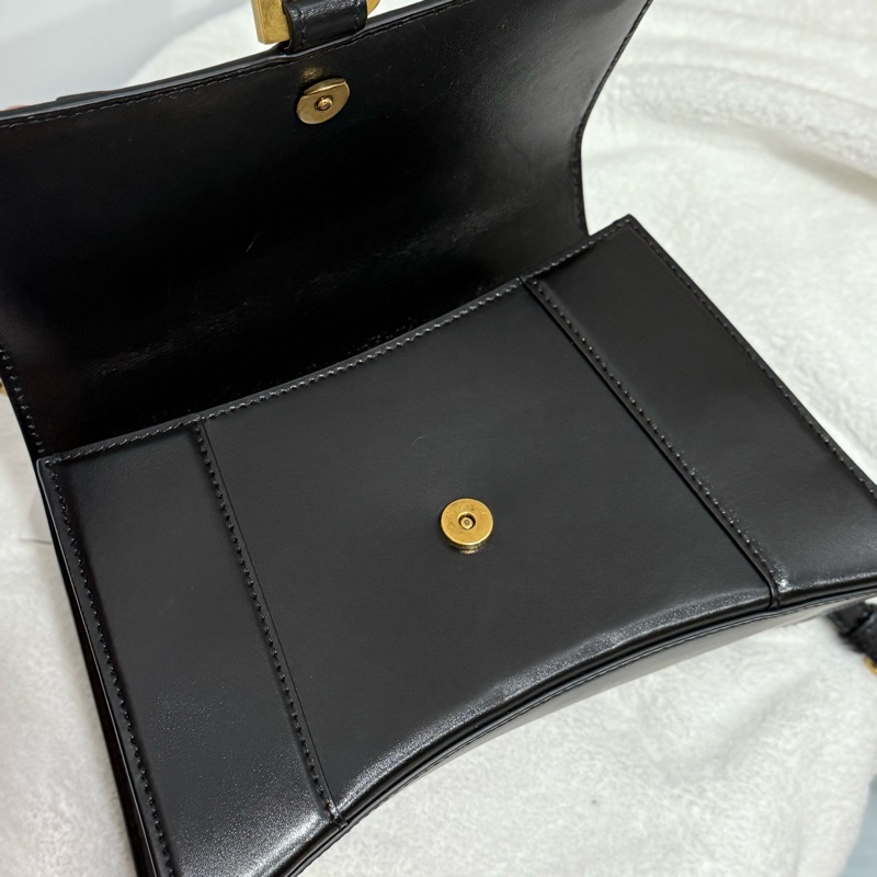 BALENCIAGA沙漏包-3