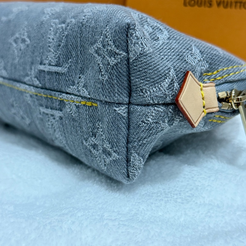 LV限量單寧系列化妝包-3