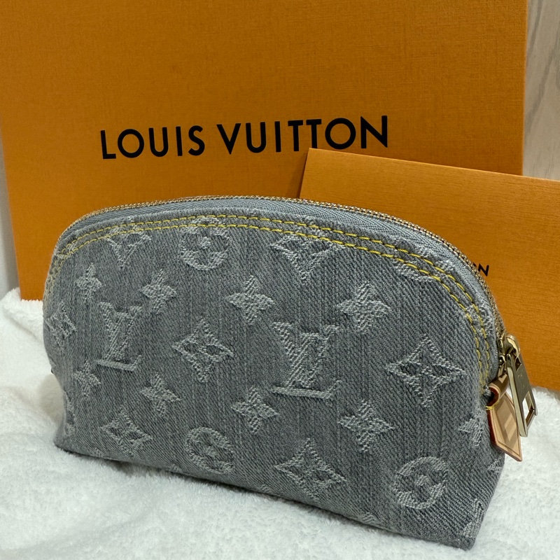 LV限量單寧系列化妝包-5