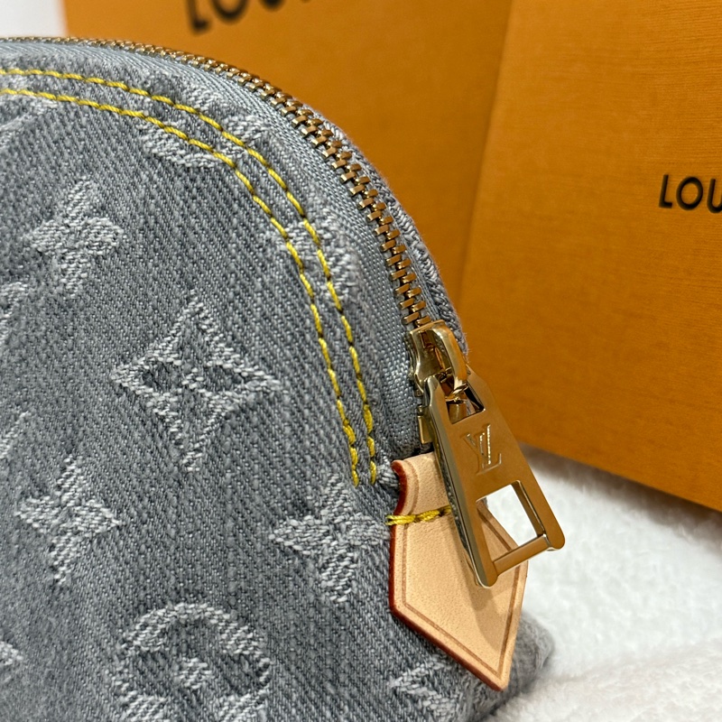 LV限量單寧系列化妝包-6