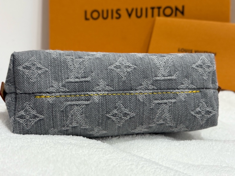 LV限量單寧系列化妝包-7