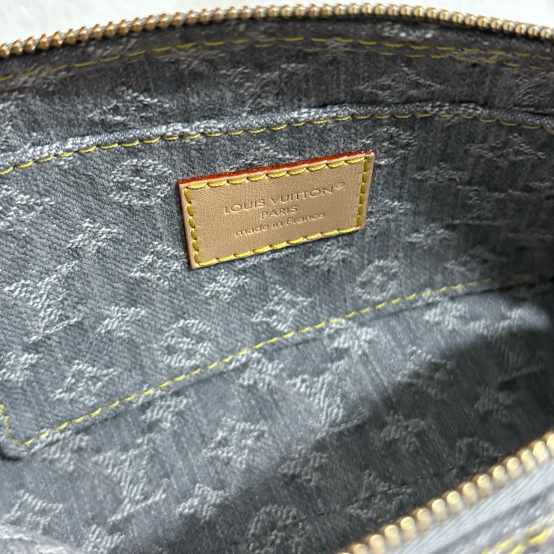 LV限量單寧系列化妝包-9