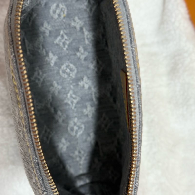 LV限量單寧系列化妝包-10