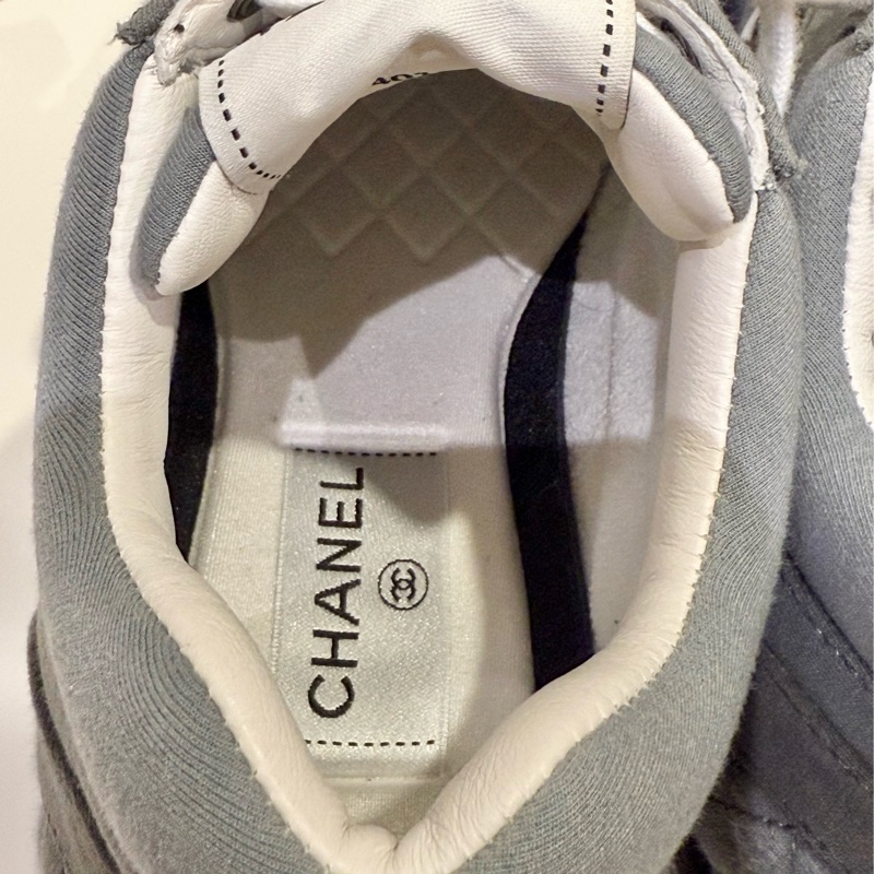 香奈兒CHANEL 黑白灰Logo運動休閒鞋-7