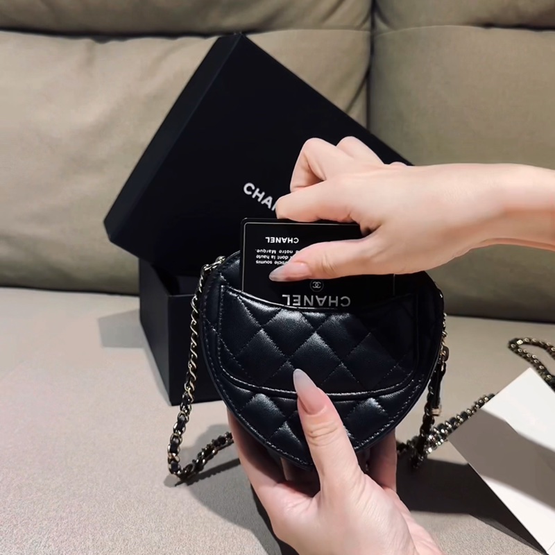 Chanel “心型包(Heart Bag)”,正式名稱為 Chanel CC in Love Heart Bag-4