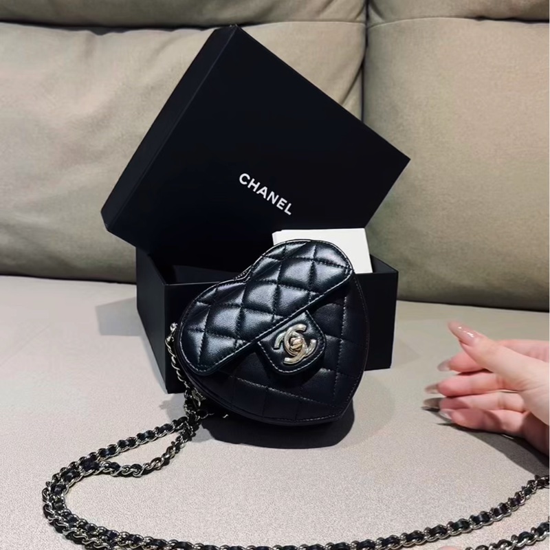 Chanel “心型包(Heart Bag)”,正式名稱為 Chanel CC in Love Heart Bag-5