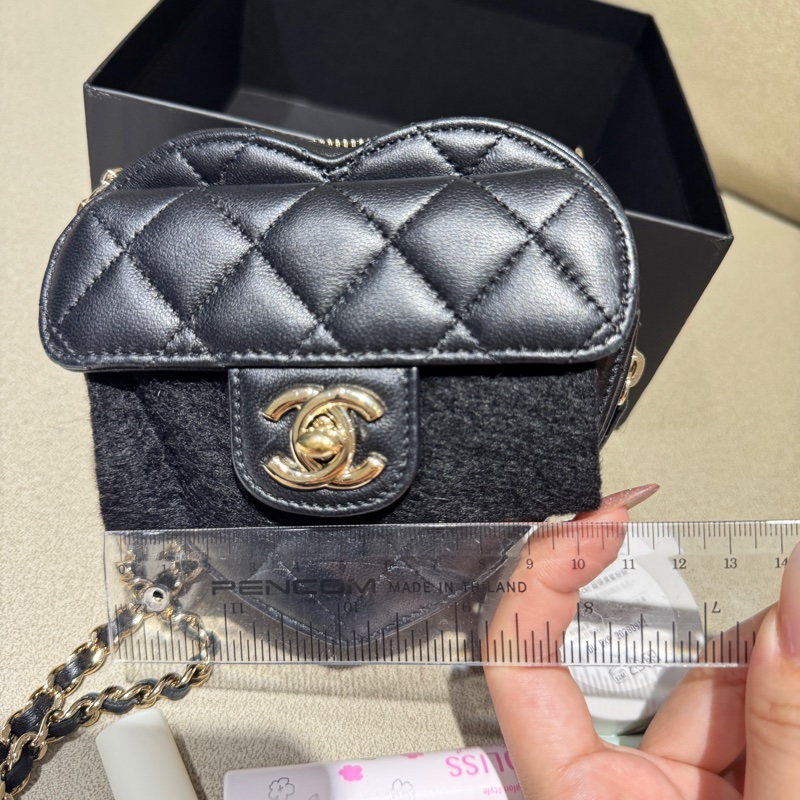 Chanel “心型包(Heart Bag)”,正式名稱為 Chanel CC in Love Heart Bag-9