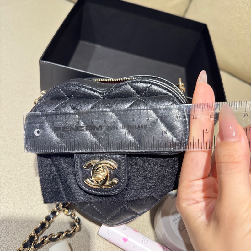 Chanel “心型包(Heart Bag)”,正式名稱為 Chanel CC in Love Heart Bag-10