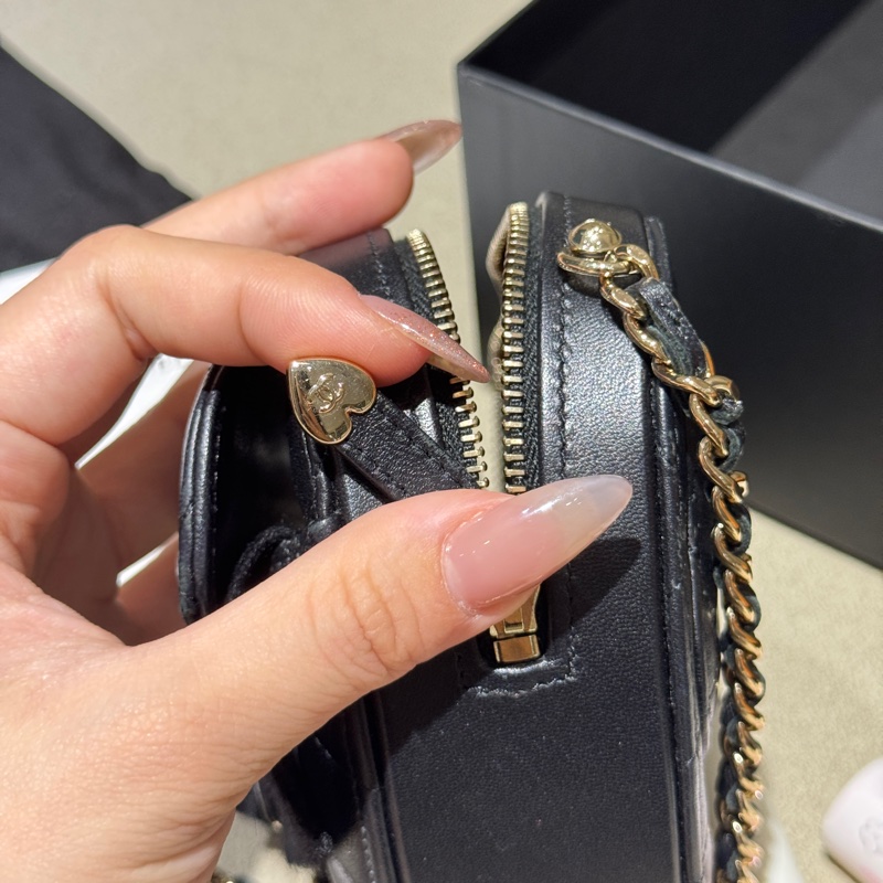 Chanel “心型包(Heart Bag)”,正式名稱為 Chanel CC in Love Heart Bag-11