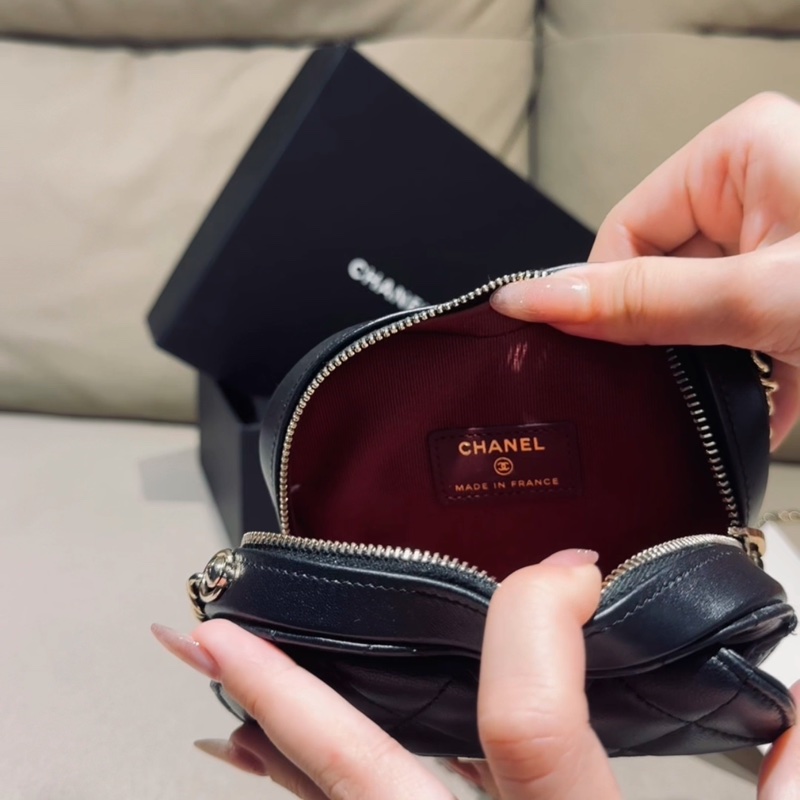Chanel “心型包(Heart Bag)”,正式名稱為 Chanel CC in Love Heart Bag-13