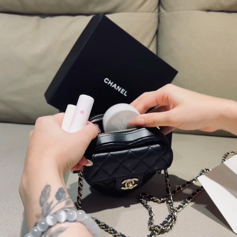 Chanel “心型包(Heart Bag)”,正式名稱為 Chanel CC in Love Heart Bag-14