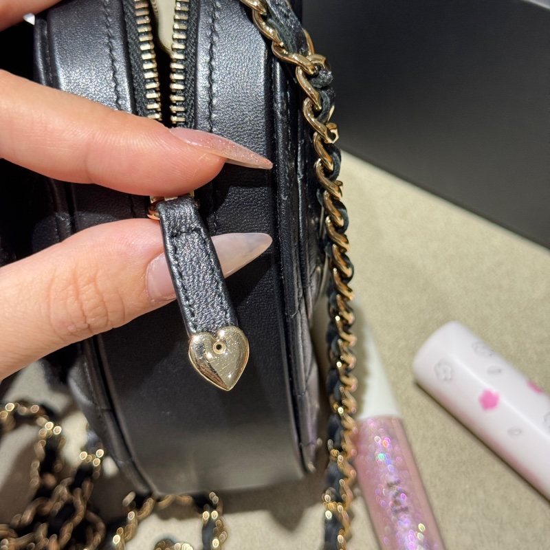 Chanel “心型包(Heart Bag)”,正式名稱為 Chanel CC in Love Heart Bag-16