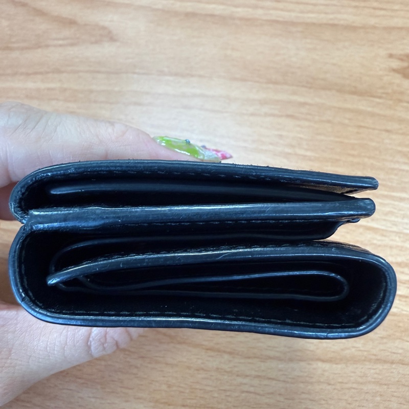 YSL 聖羅蘭 SAINT LAURENT中性迷你三折鱷魚紋路皮革短夾 黑色 專櫃全配-9