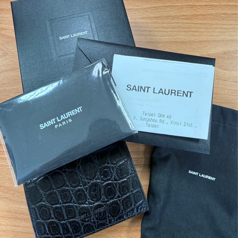 YSL 聖羅蘭 SAINT LAURENT中性迷你三折鱷魚紋路皮革短夾 黑色 專櫃全配-12