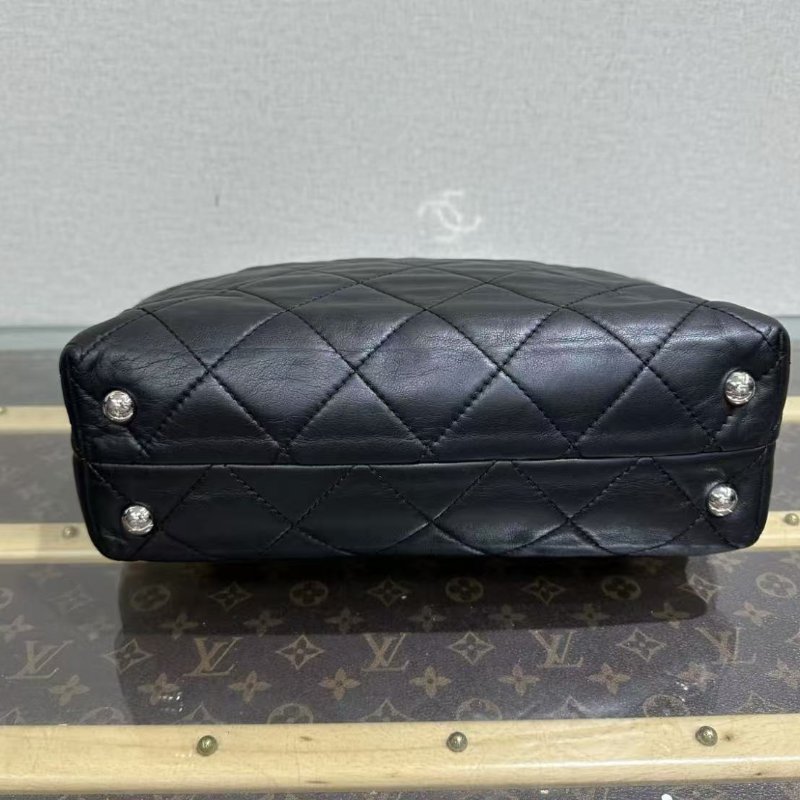 ✨Chanel 黑銀菱格紋手提肩背包 30*34*10 98新 配件塵袋-4