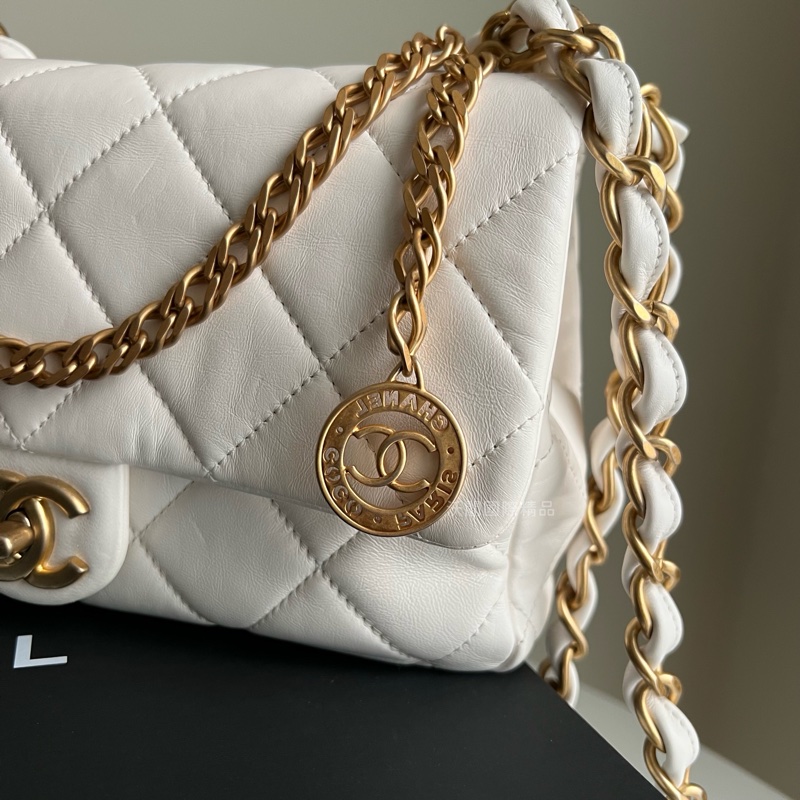 CHANEL 菱格羊皮金鍊斜背包-9