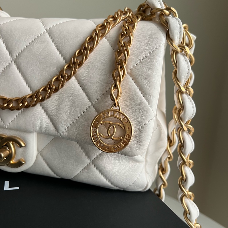 CHANEL 菱格羊皮金鍊斜背包-11