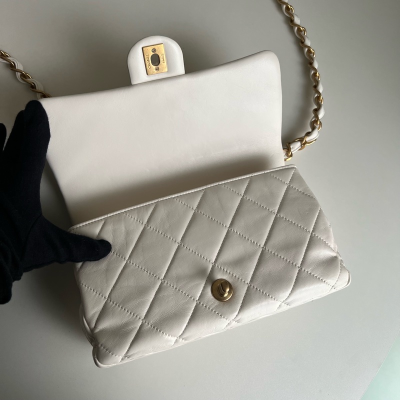 CHANEL 菱格羊皮金鍊斜背包-16