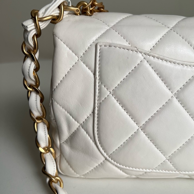 CHANEL 菱格羊皮金鍊斜背包-20