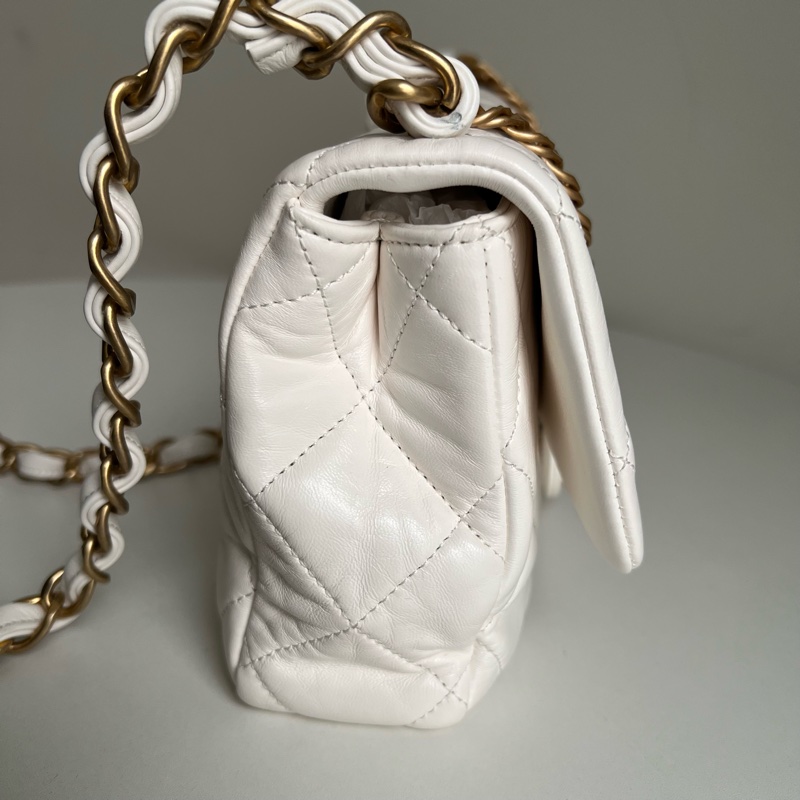 CHANEL 菱格羊皮金鍊斜背包-24