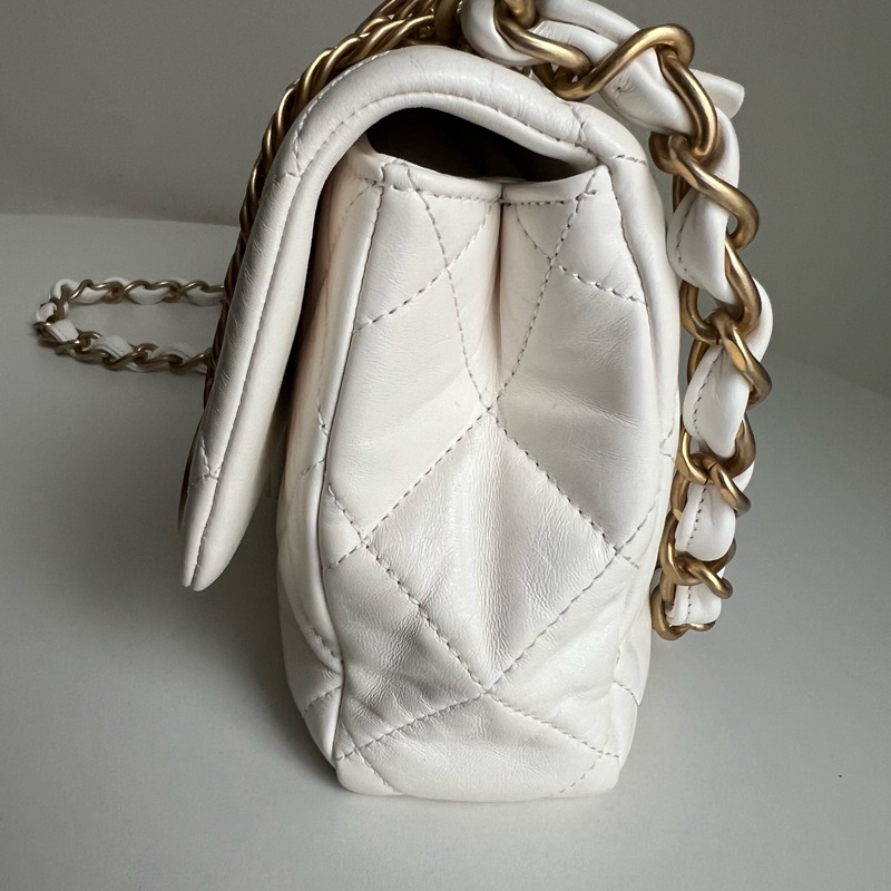 CHANEL 菱格羊皮金鍊斜背包-25