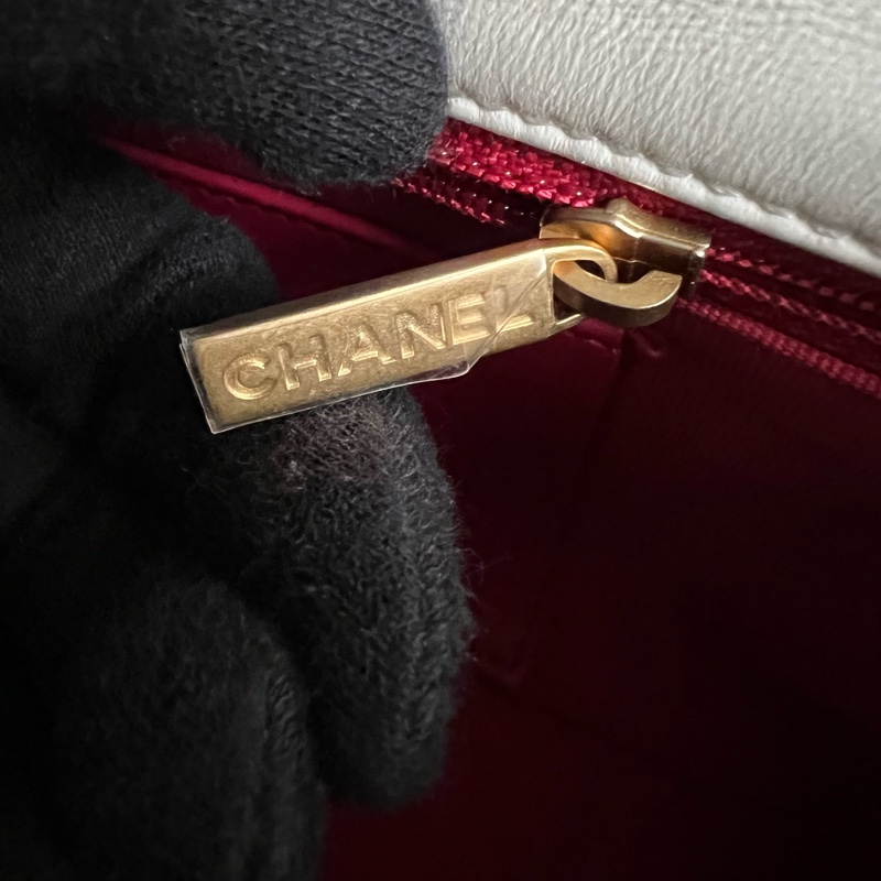 CHANEL 菱格羊皮金鍊斜背包-30