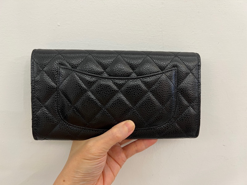 Chanel 嘿荔枝金釦內零錢袋12卡長夾-1