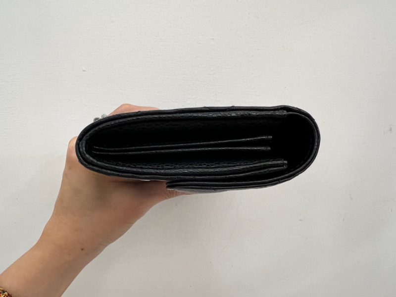 Chanel 嘿荔枝金釦內零錢袋12卡長夾-3