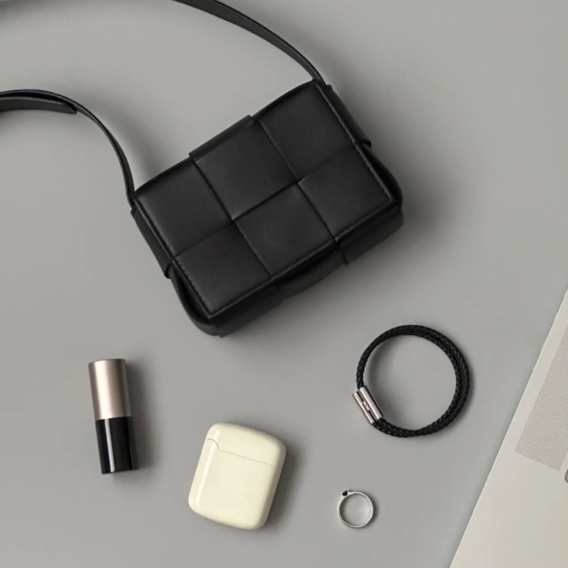 BV Bottega Veneta Cassette 黑色 奶茶色 6格包 小廢包 小包-2