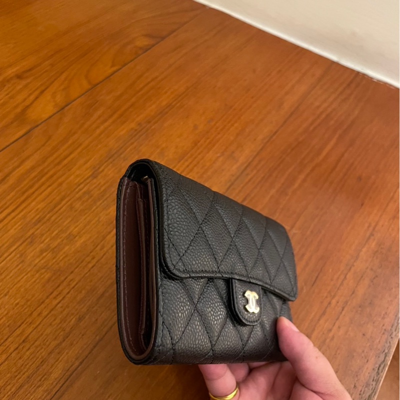 CHANEL 黑荔枝金雙C三折中夾 超級夯-4