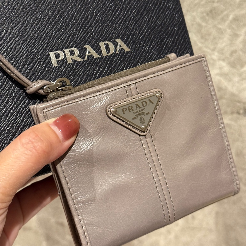 PRADA皮革短錢包-0
