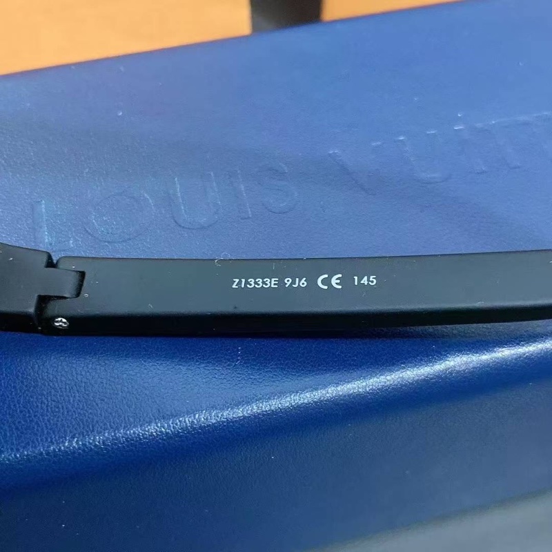 LV 路易威登 黑色滿印Logo老花 太陽墨鏡眼鏡,2025購入-3