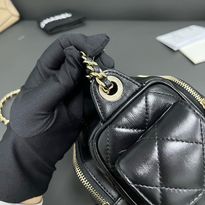 Chanel 24K 保齡球相機包-13